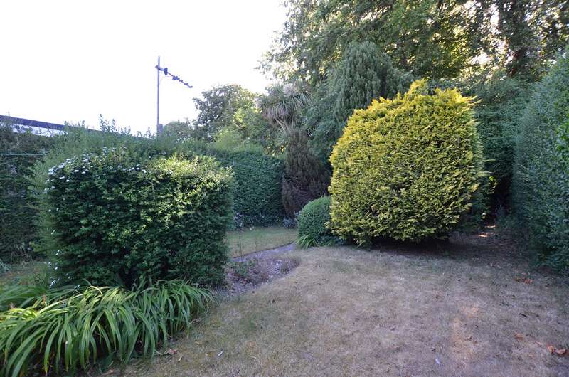 2 Bedroom Semi Detached Bungalow For Sale In Oak Avenue, Norwich, NR7