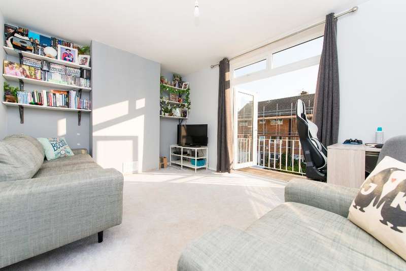 2 Bedroom Flat For Sale In Holmes Avenue, Hove, East Sussex, BN3