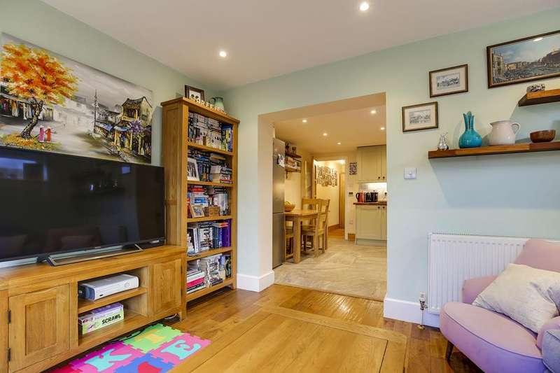 2 Bedroom Flat For Sale In Whittington Road, Wood Green, London, N22